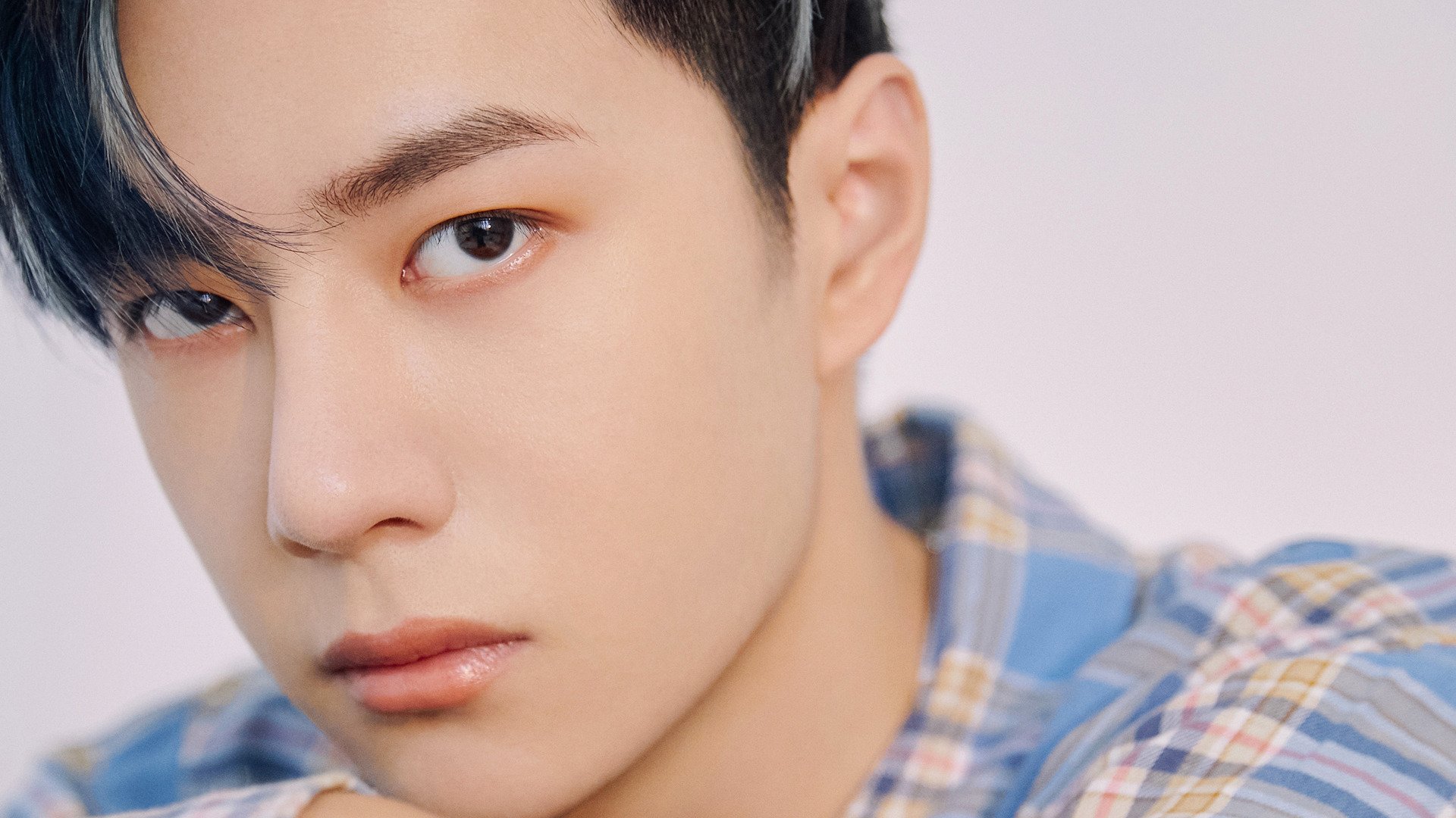 东洋风暴与橙色门神,当韩国铁骑碾过三狮,德里赫特只手接管2026