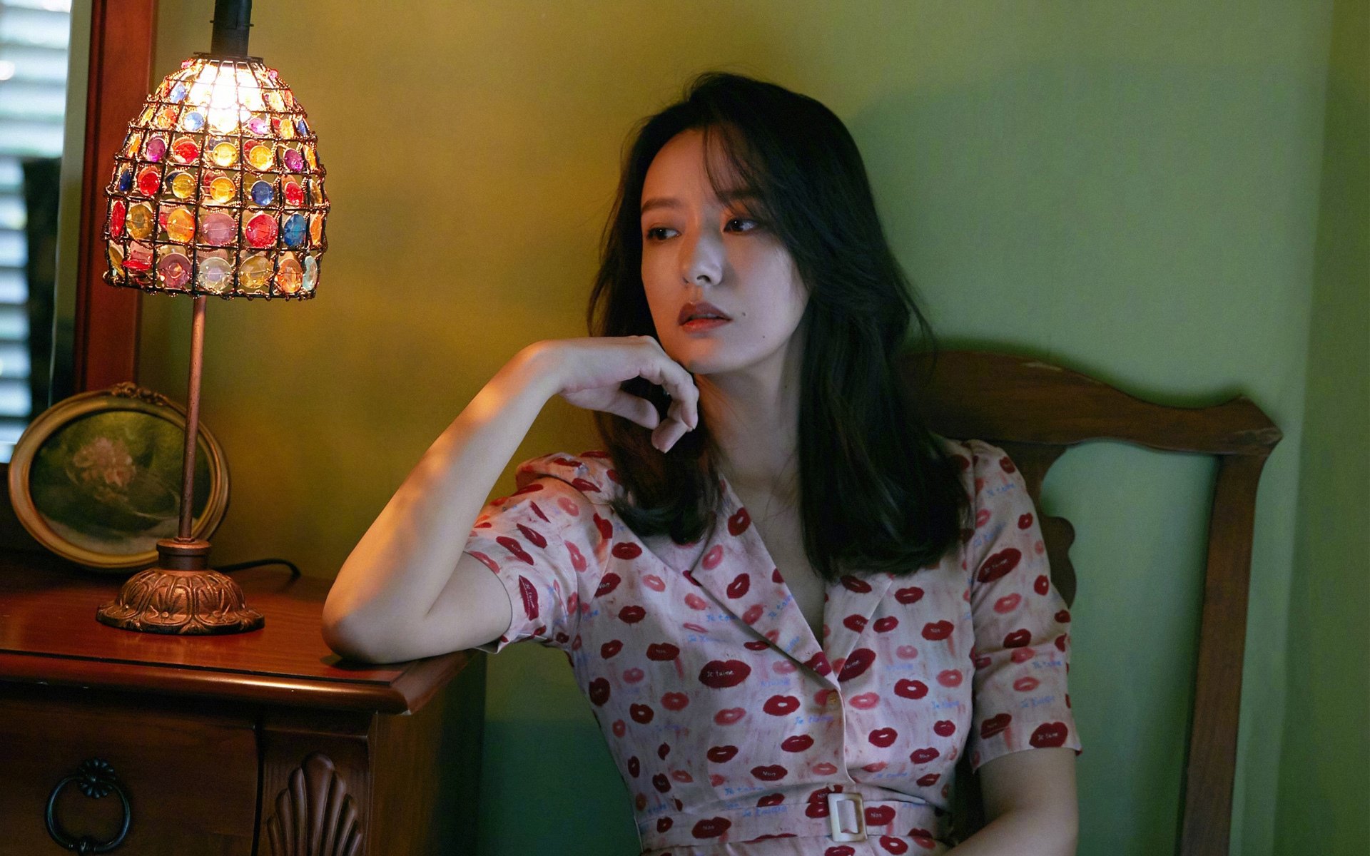 蓝黄狂潮席卷美加墨，莱万巨星光芒照亮A组，罗马尼亚碾压哥伦比亚演绎王者唯一性