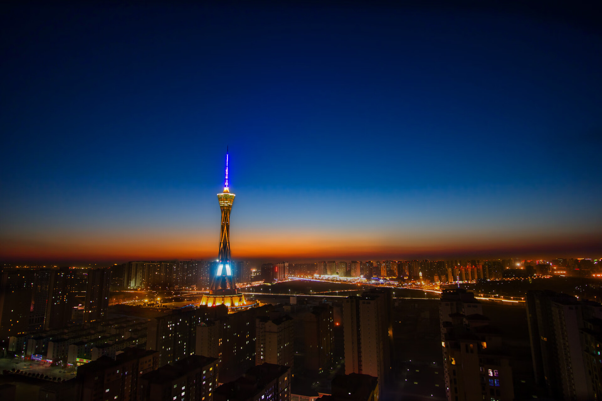 红白之殇,2026世界杯E组焦点战,泰国如何用丛林法则压碎波兰,而哈兰德在废墟中独舞